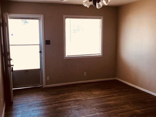 704 6th St, Shallowater, TX 79363