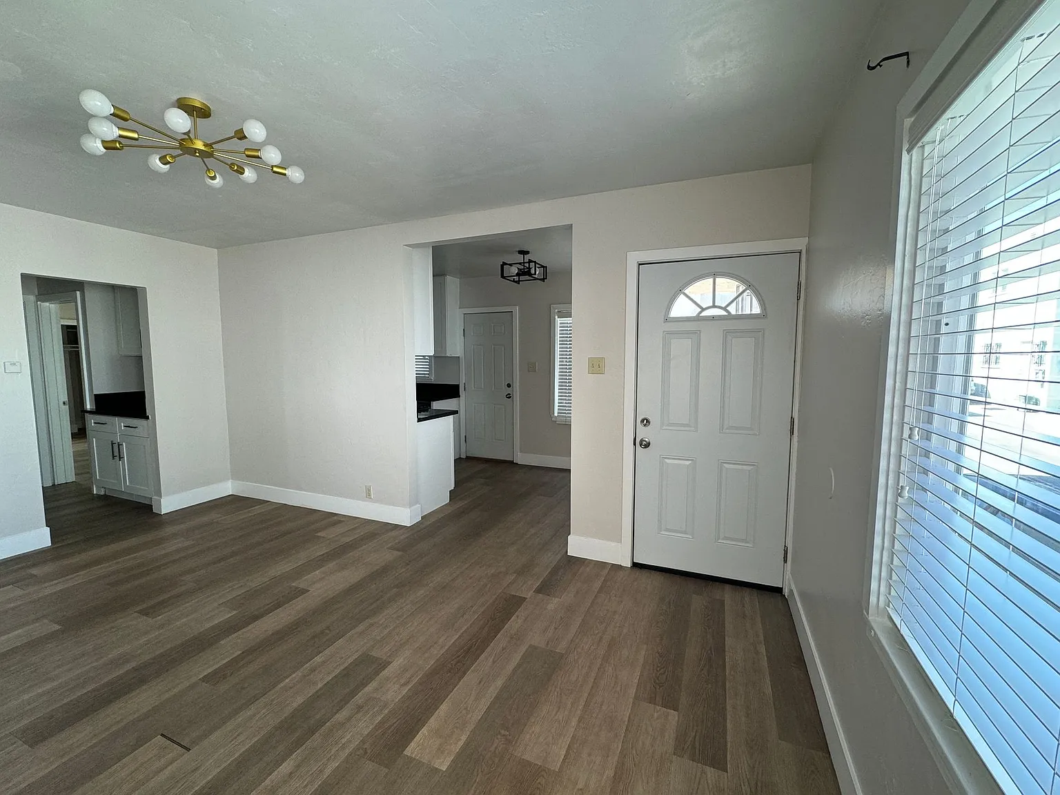 1128 Orange Ave — Photo 2