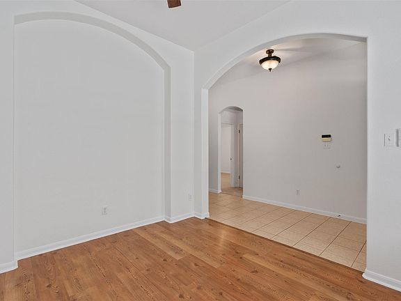 4th image of 122 Copperwood Loop