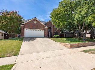 7916 Old Hickory Dr, North Richland Hills, TX 76182