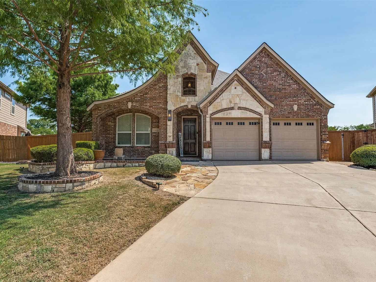 3 bed, 2.0 bath, 2188 sqft, $2,850 — Photo 1