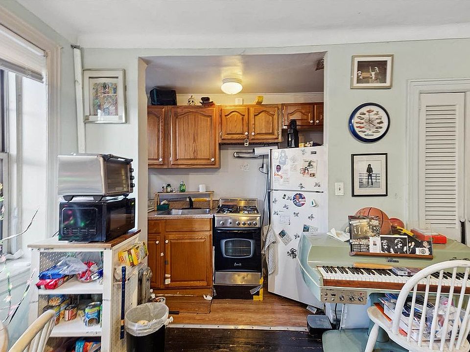 1st image of 150 Burns St APT 1D