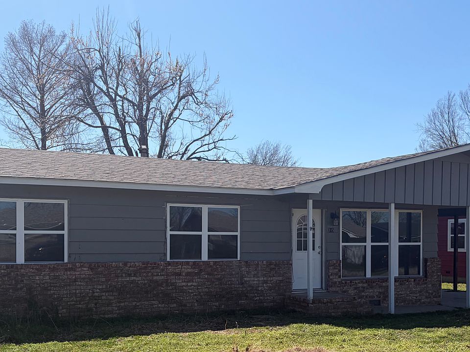 1st image of 315 E Fry Pl