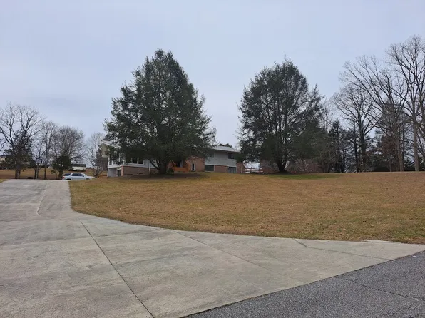 229 McNeely Dr, La Follette, TN 37766