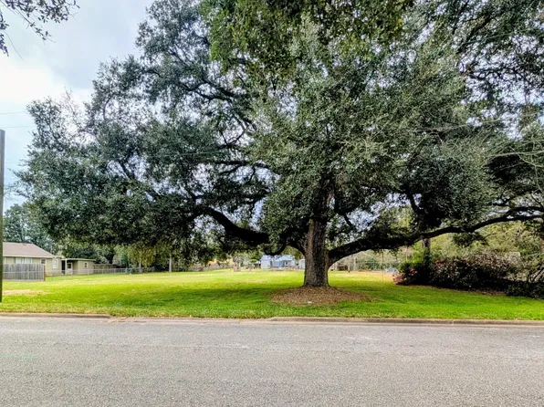 0 Yupon St, Liberty, TX 77575