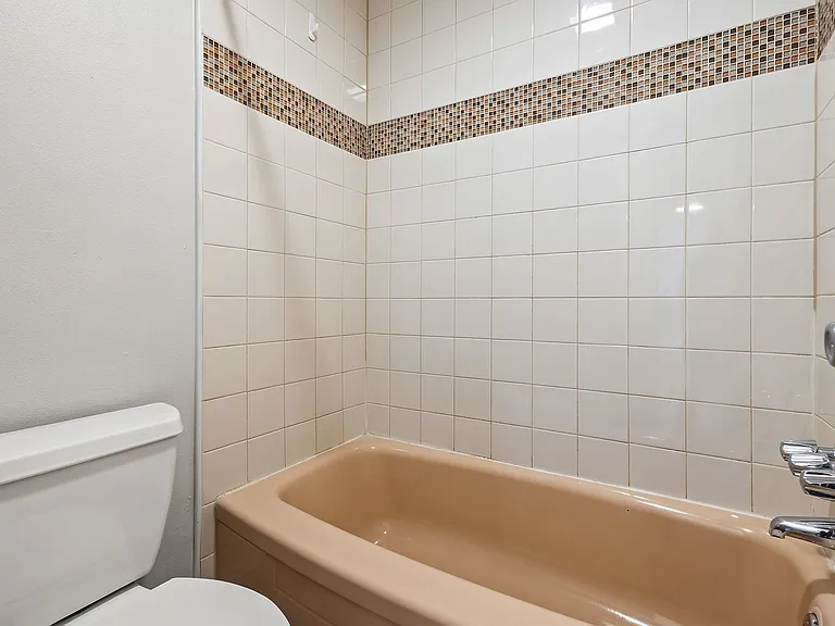 1333 N York St — Photo 15