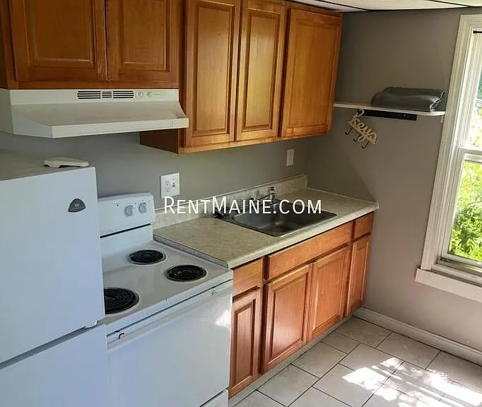 27 Eastern Ave #5 — Photo 2