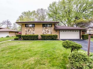 1418 E Lowden Ln, Mount Prospect, IL