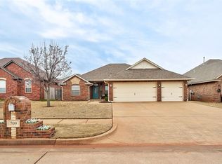 709 N Elk Way, Mustang, OK 73064