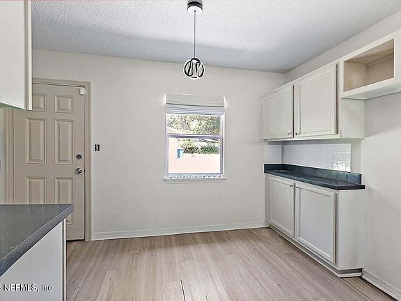 4th image of 1611 HOWARD Road