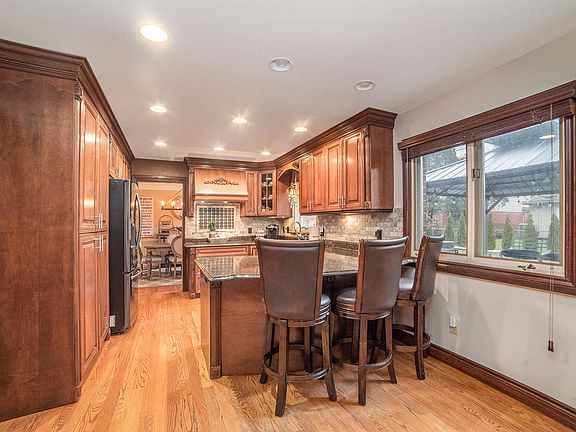 5th image of 764 Moorland Dr
