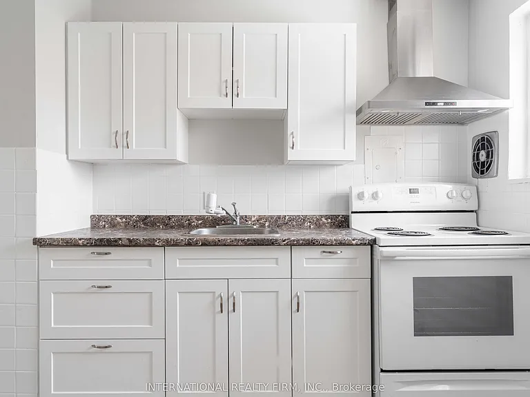 75 King Edward Ave — Photo 5