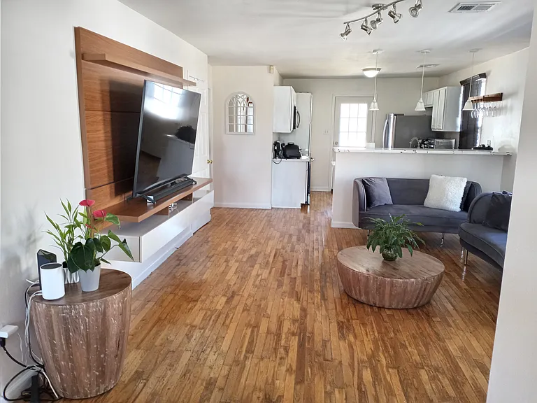 5544 Cameron Blvd — Photo 4