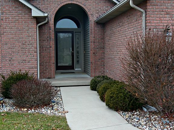 2nd image of 5457 Wyndemere Sq