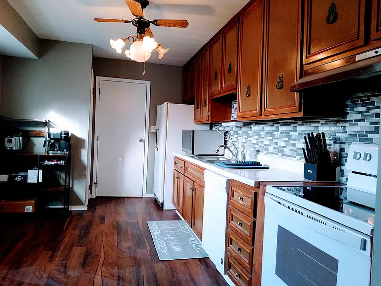 4560 N Happy Hollow Rd — Photo 6