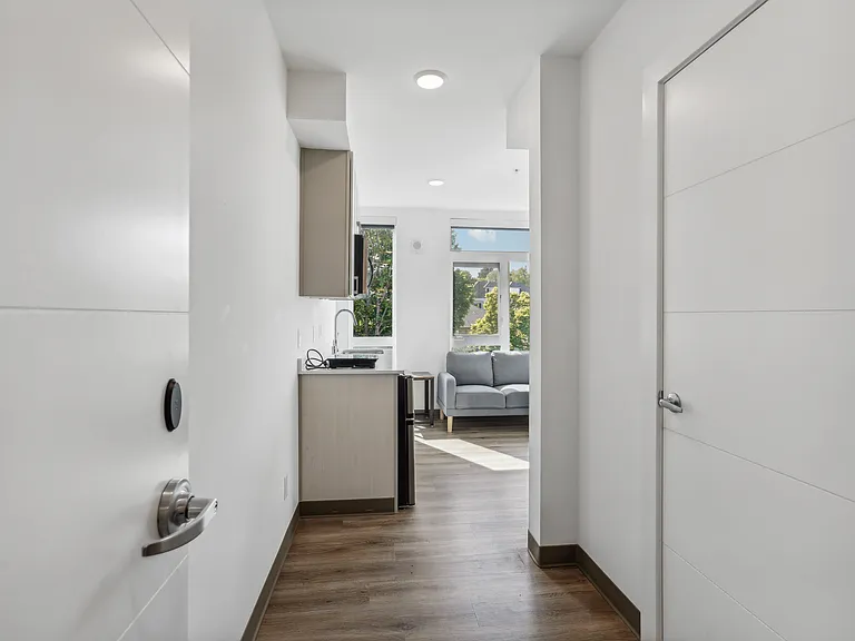 Fifty-Two Apartments — Photo 15