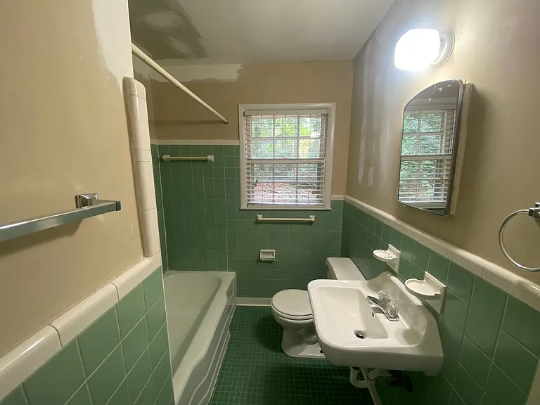 1004 E Magnolia Ave — Photo 11