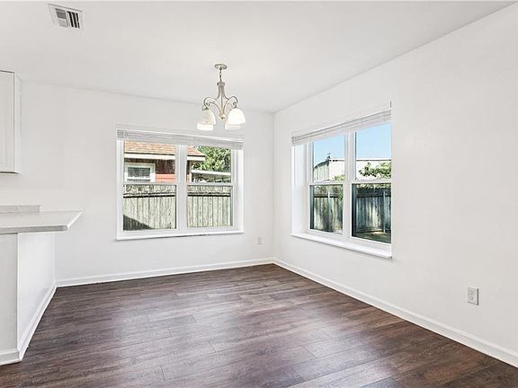 4th image of 121 Woodridge Blvd