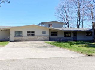 7124 P Rd, Gladstone, MI 49837