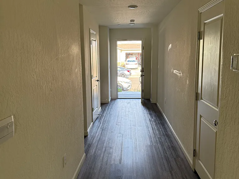 248 Grand View Ct — Photo 6