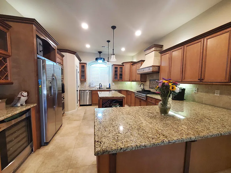 481 W Warwick Ave — Photo 2