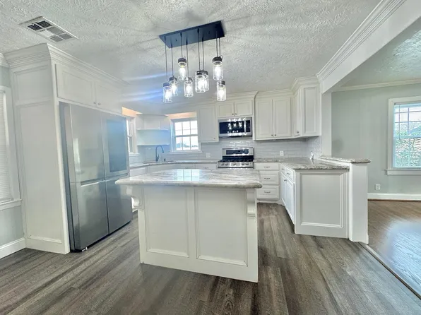 702 Marion St, Port Neches, TX 77651