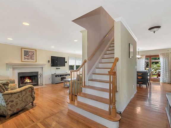 4th image of 550 Oriole Dr