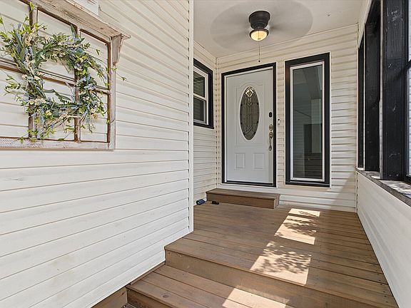 4th image of 1511 E Groves Drive