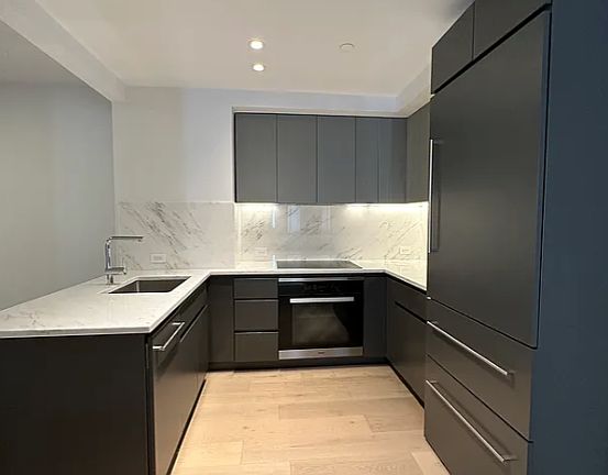 2nd image of 300 W 30th St APT 5D