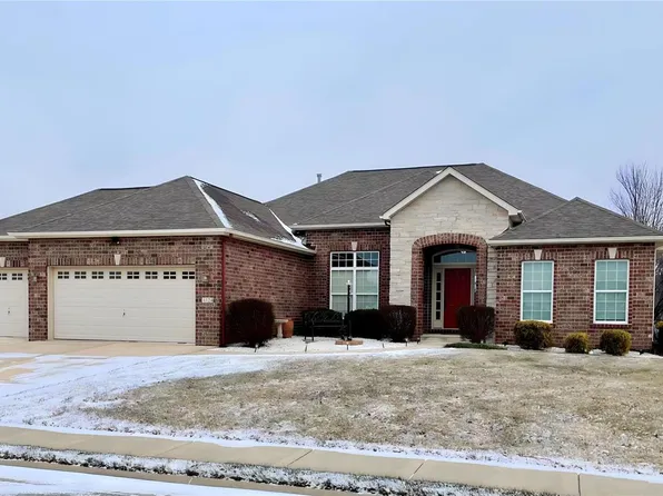 4124 Woodland Park Dr, Swansea, IL 62226
