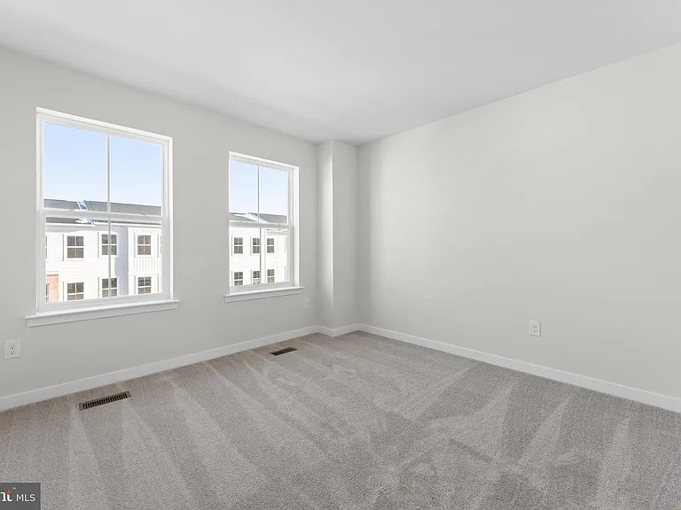56 Continental Way — Photo 22