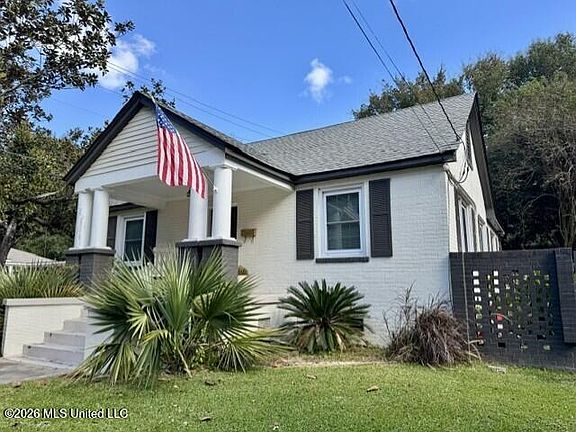 3rd image of 201 Magnolia Pl