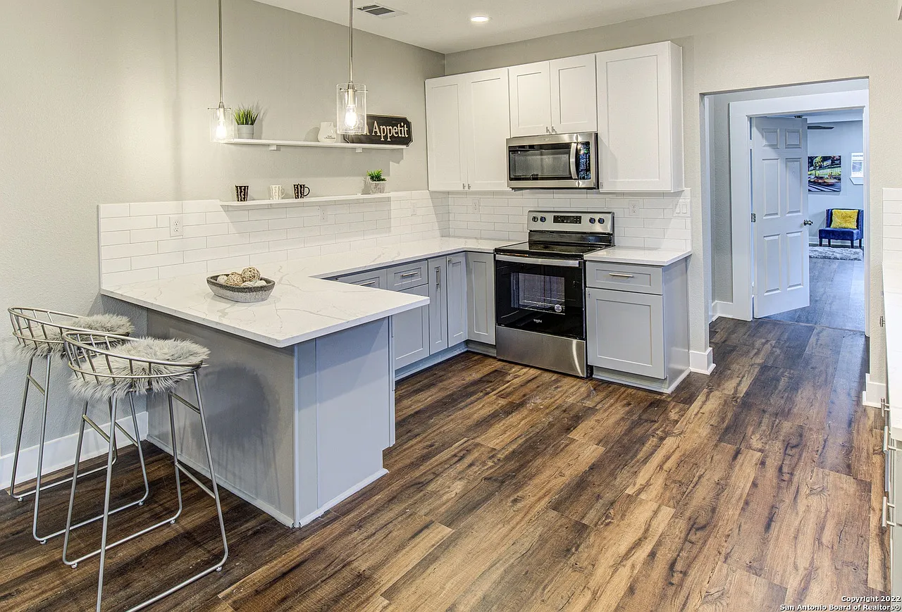 7 bed, 2500 sqft, $620 — Photo 3