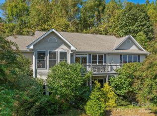 222 Bay Laurel Ln, Hendersonville, NC 28791