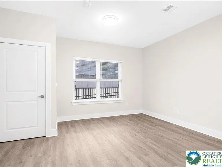 410 William St #102 — Photo 14