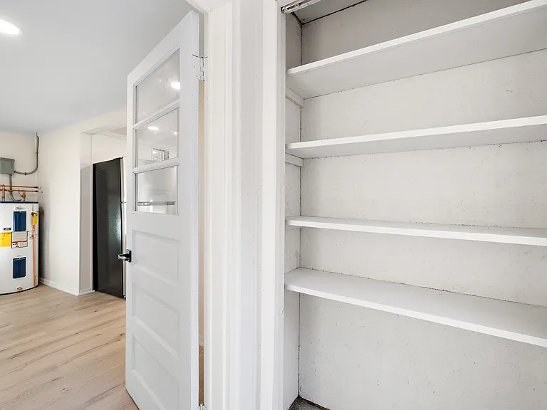 115 E Savidge St — Photo 22