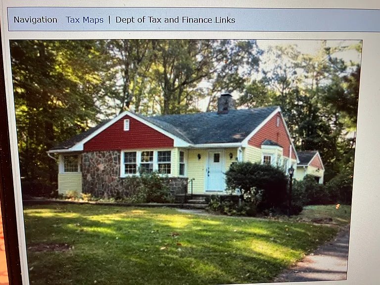 115 Roweland Ave — Photo 1