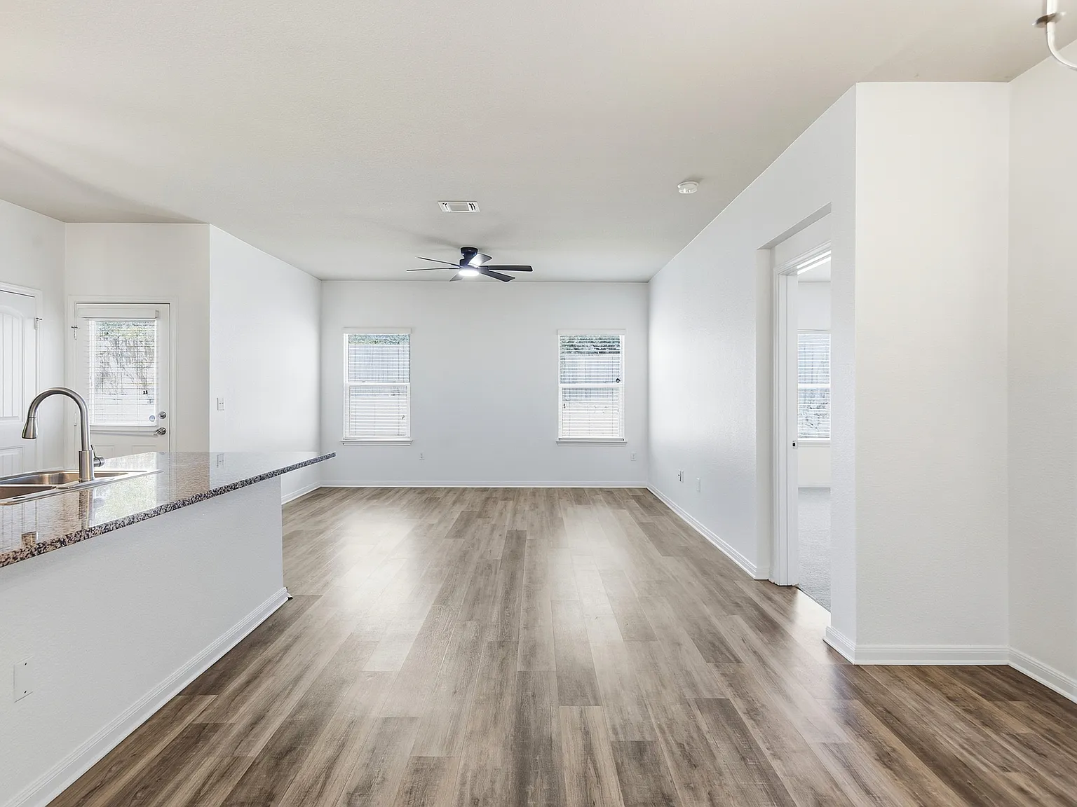 3 bed, 1512 sqft, $1,995 — Photo 4
