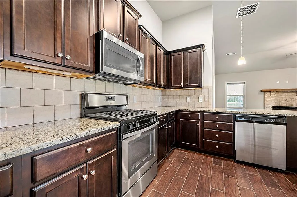 5 bed, 3.0 bath, 2922 sqft, $2,800 — Photo 4