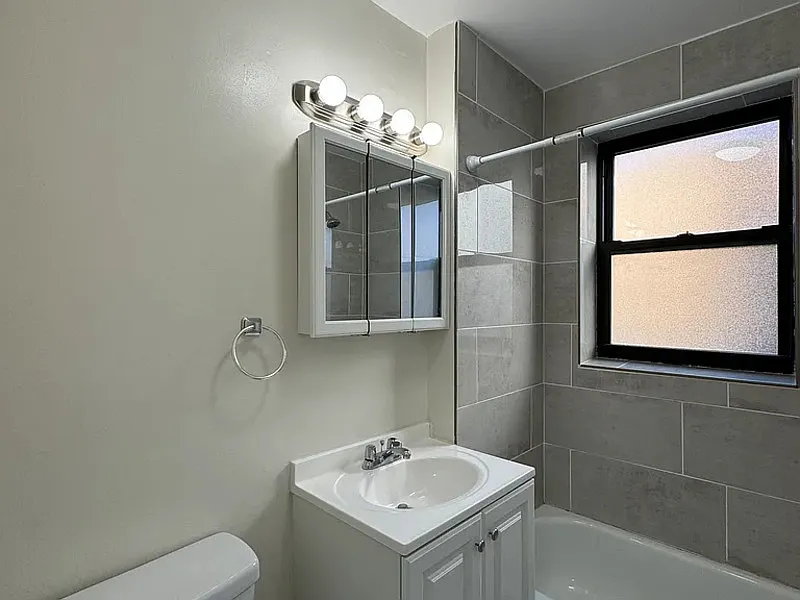 1 bed, 1.0 bath, $1,580 — Photo 2