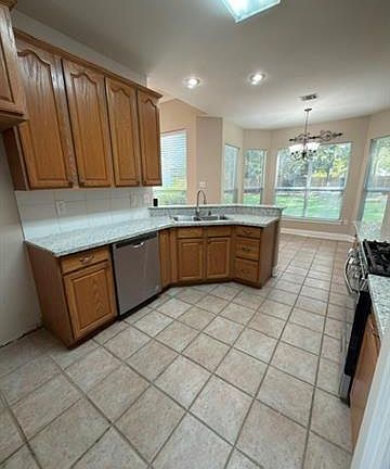 5th image of 637 Apache Dr