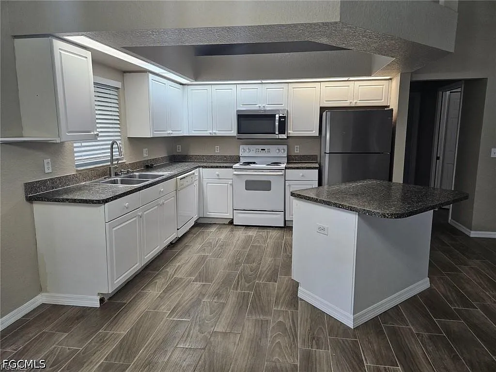 4 bed, 2.0 bath, 1712 sqft, $1,800 — Photo 4