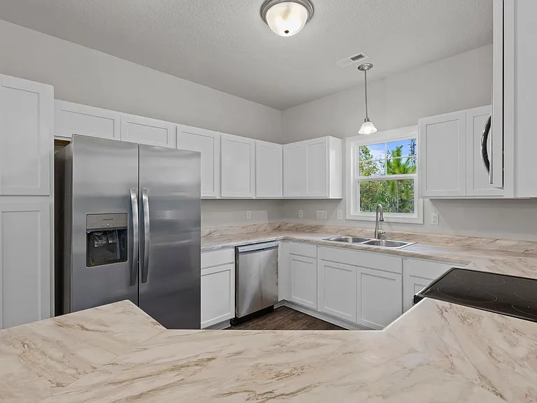 2035 Folkstone Woods Ln — Photo 10