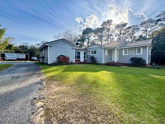 2nd image of 914 Adderton St