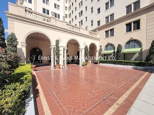 315 W 3rd St #507 Photo 1