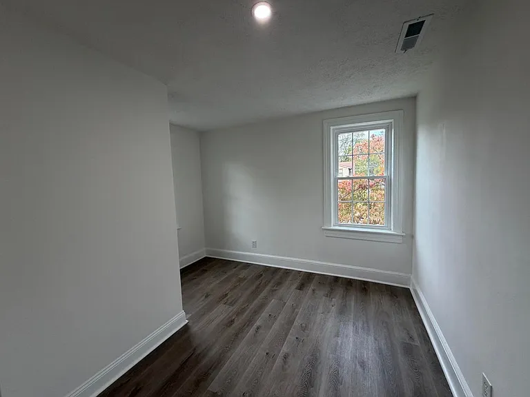 139 Lee Ave NE — Photo 13