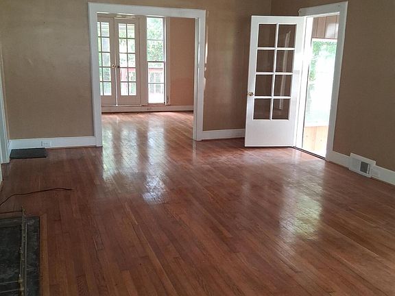 5th image of 404 Wilson Avenue