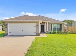 128 Cottage Ln, Atmore, AL 36502