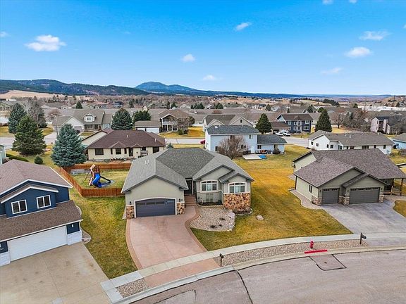 2nd image of 513 Aspen Dr