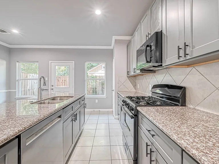 7903 Moonbeam St #B — Photo 5